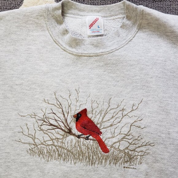 Vintage Cottagecore Coastal Grandma grey embroidered cardinal crew sweatshirt - Picture 1 of 9